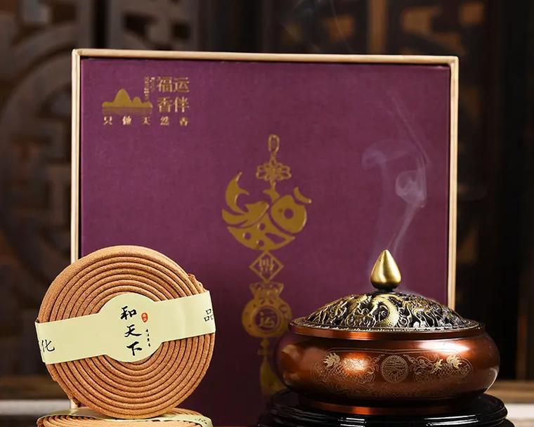 家里烧檀香的健康益处与精神力量