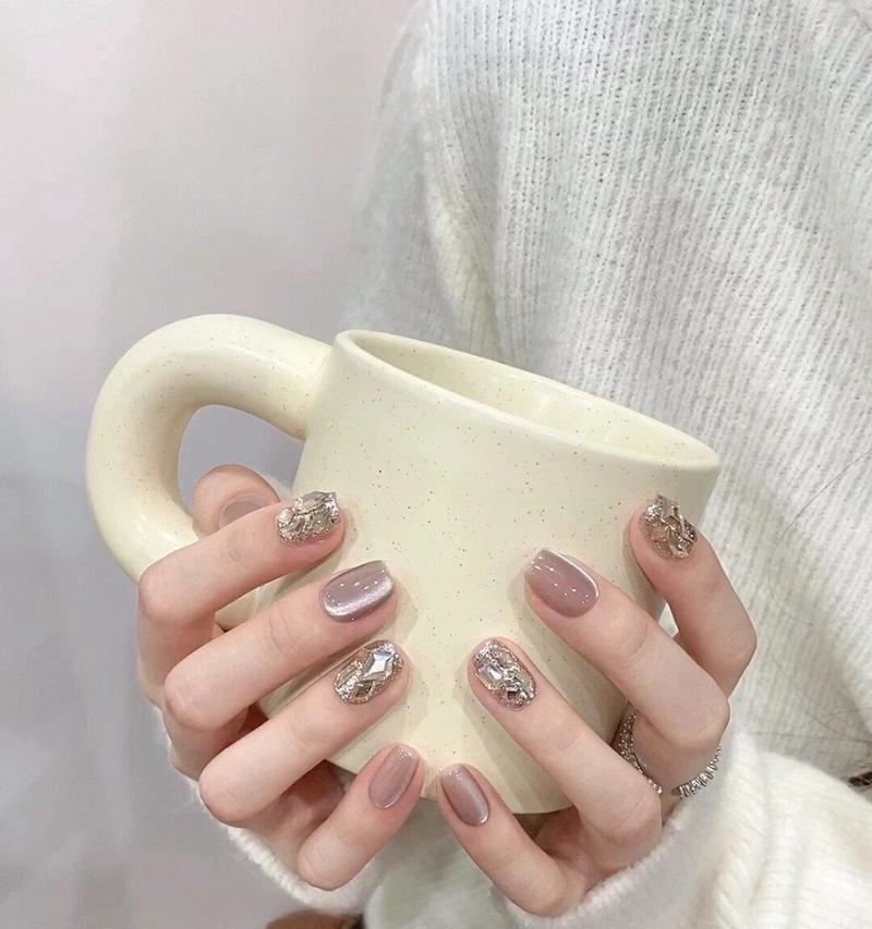 香槟金色彩搭配指南：奢华与经典颜色的完美融合