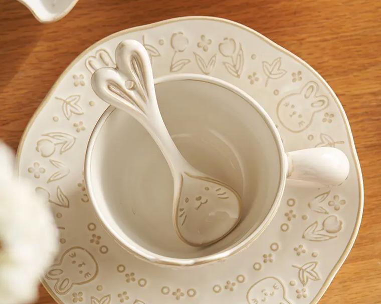 如何为兔子挑选合适的食盆促进健康成长