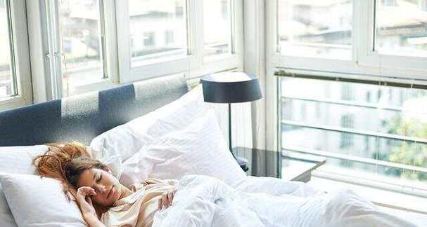 睡觉腿抖动的常见原因及缓解方法 睡觉腿抖动的常见原因及缓解方法