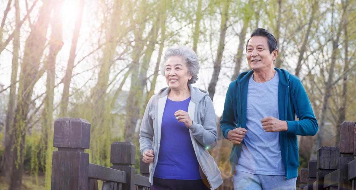 锻炼后多久喝水才合适？（科学研究揭示了最佳饮水时间）