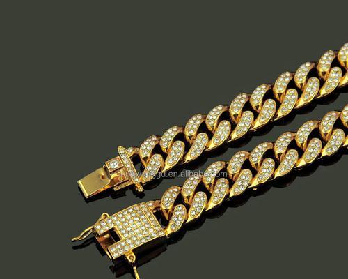 金毛犬最适合的链子选择指南