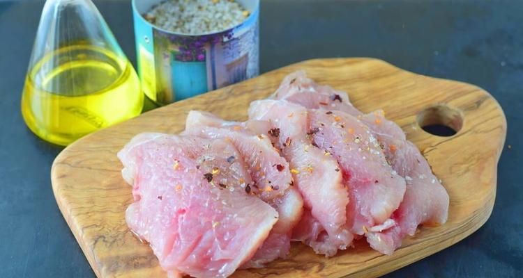 小狗的食物和毛发颜色的关系（狗粮中含有的关键营养成分对小狗毛发颜色的影响）