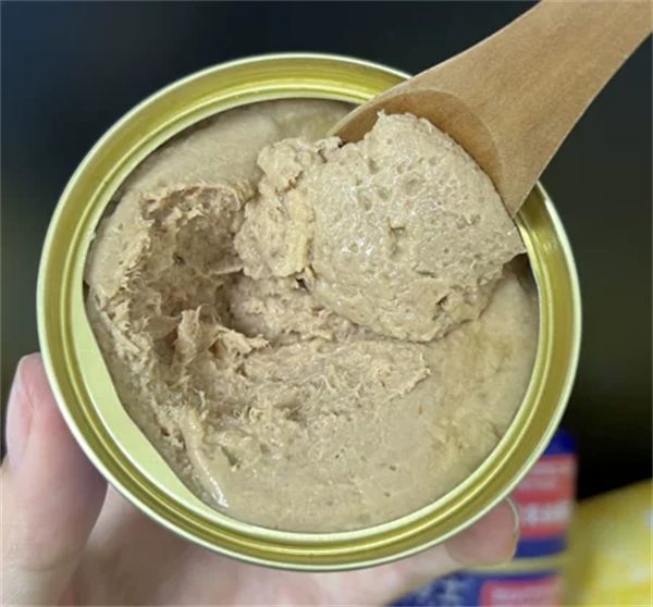 猫咪吃罐头好还是猫粮好