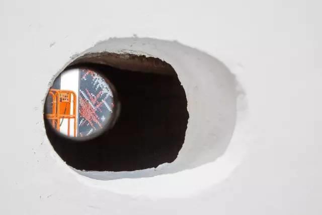 小猫斜视正常吗？（探讨小猫斜视的原因和处理方法）